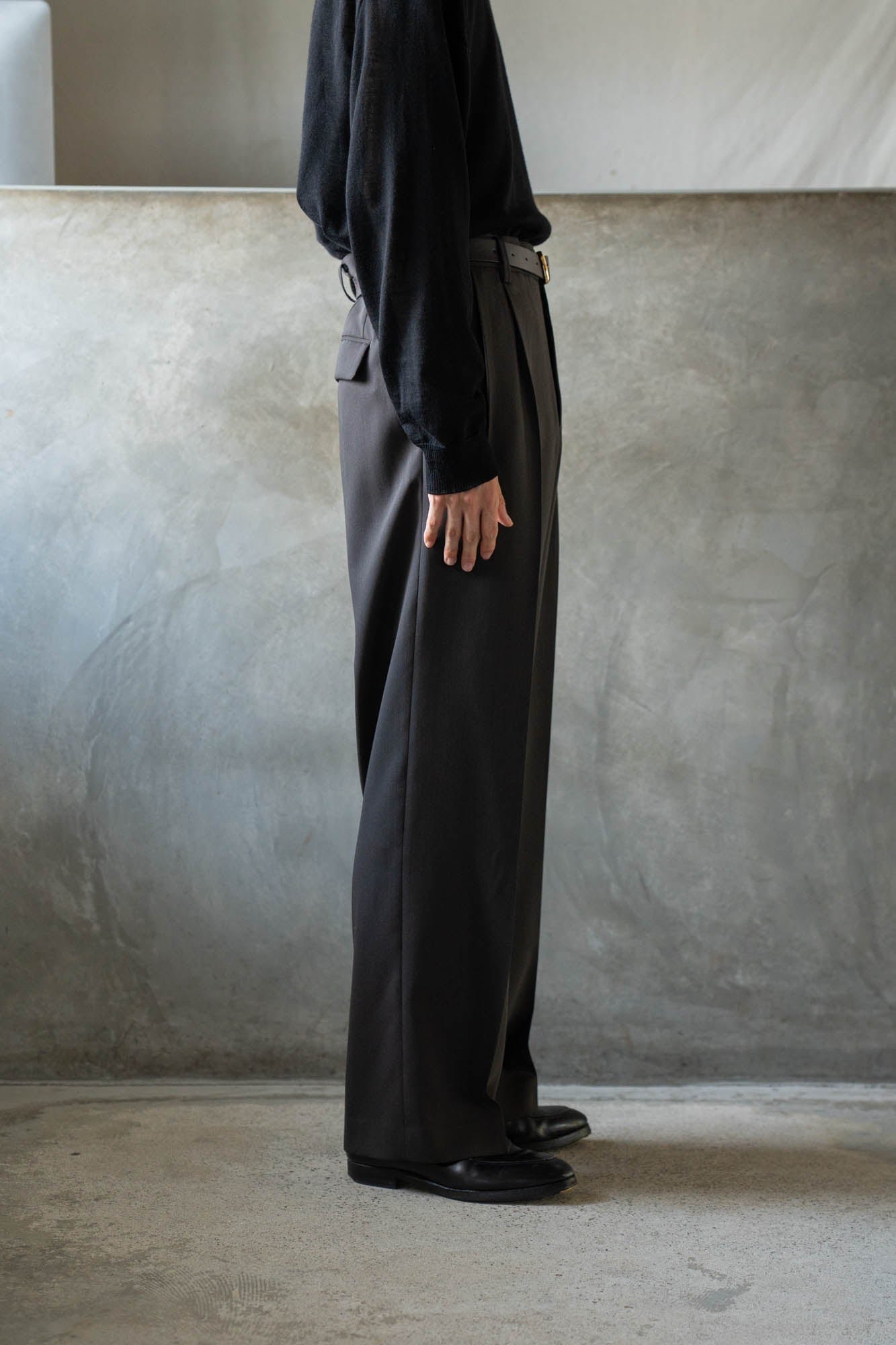 TWO-TUCKS WIDE TROUSERS