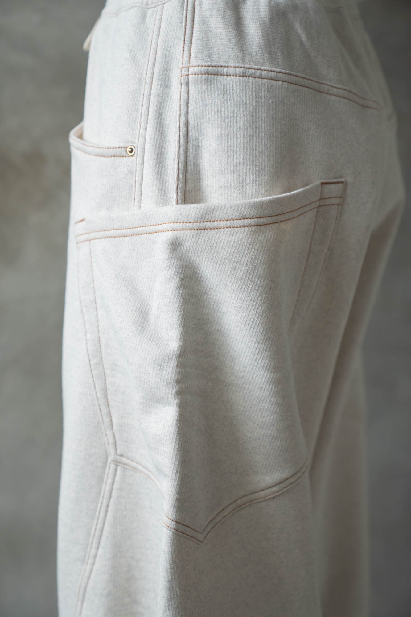 3D cutting sweat pants