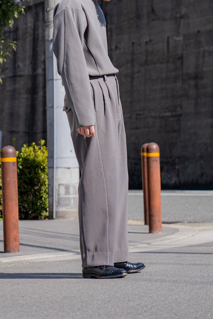 GRADATION PLEATS TWIST SEAM WIDE TROUSERS (ST.1129)