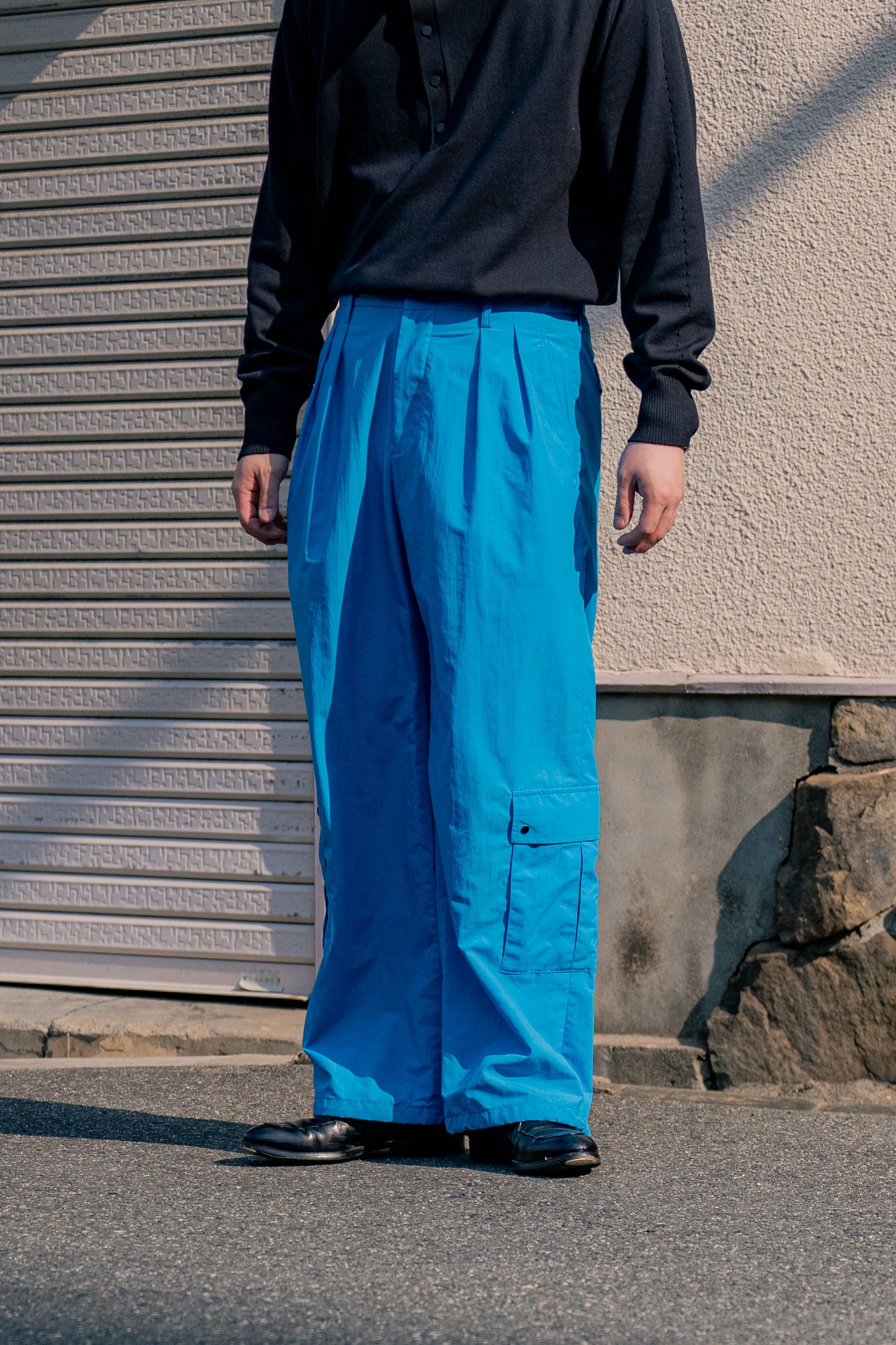 TWO TUCKS WIDE CARGO PANTS