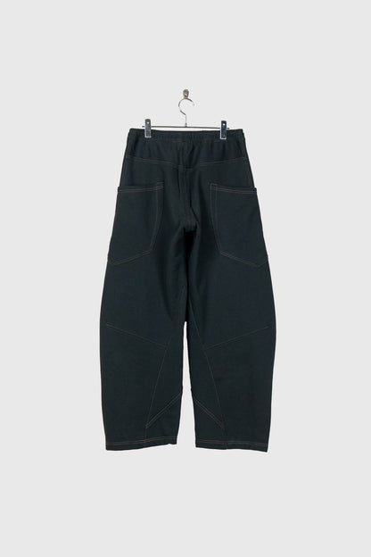 3D cutting sweat pants