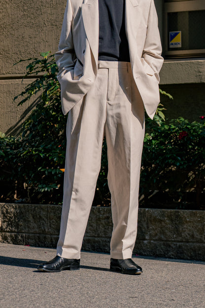 TWO TUCKS TAPERED TROUSERS