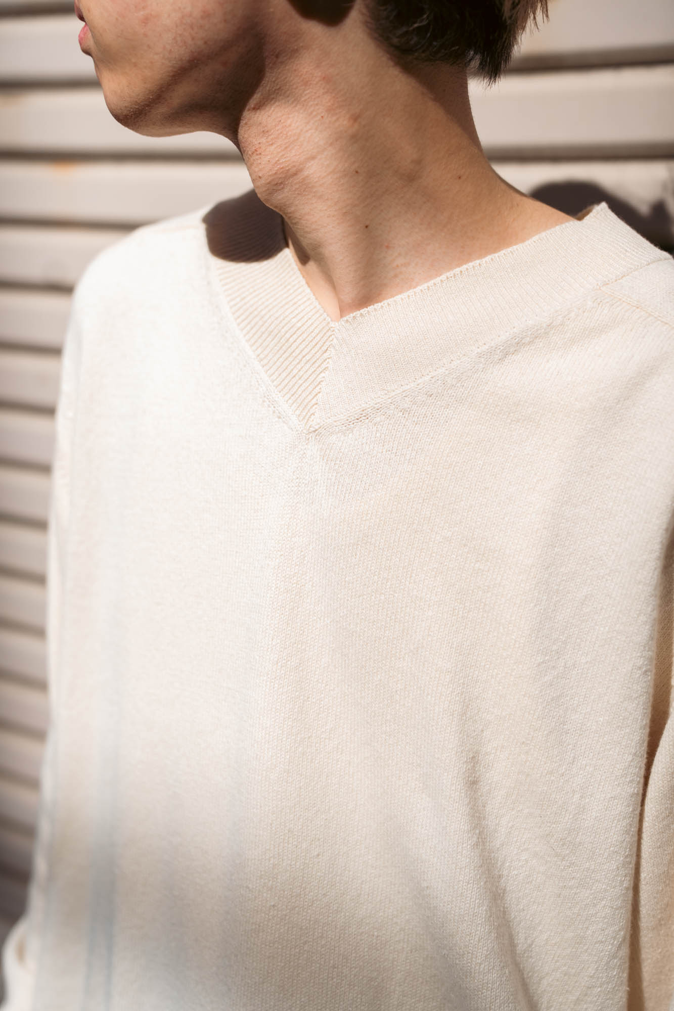 V NECK JUMPER