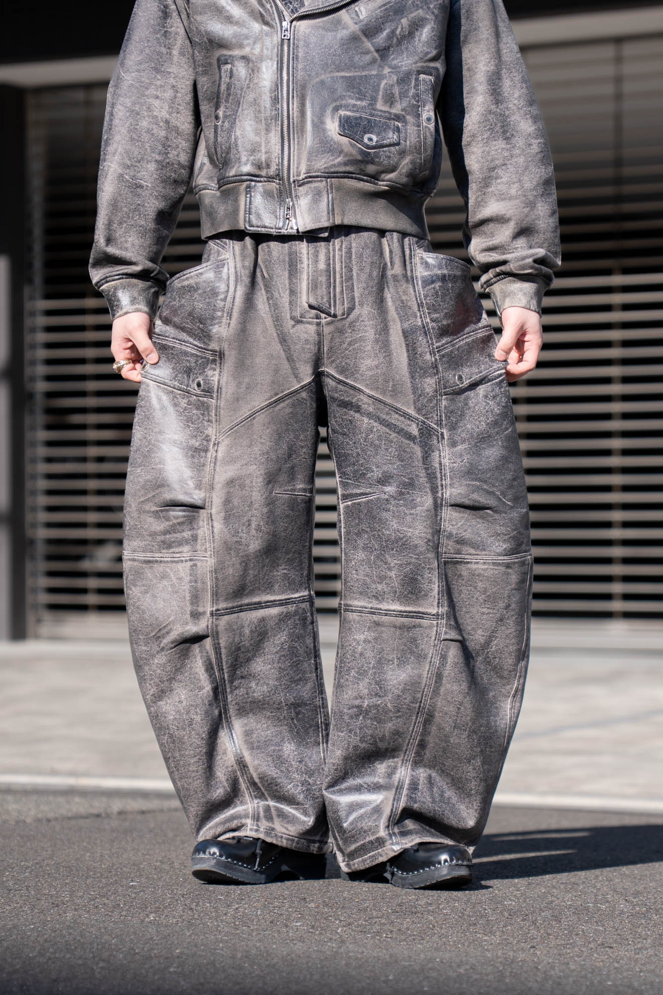 CRACKING COATED BANANA CUTTING PANTS .15