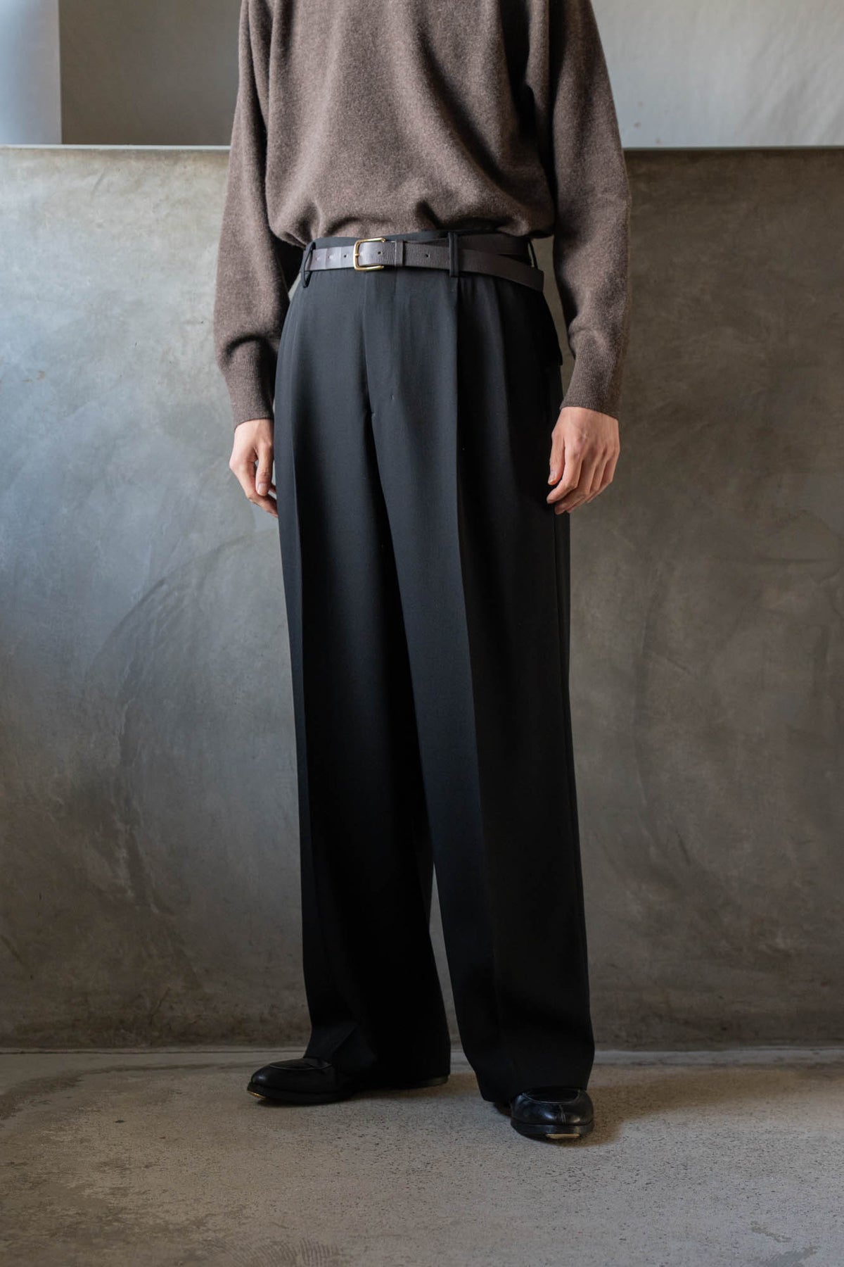 TWO-TUCKS WIDE TROUSERS