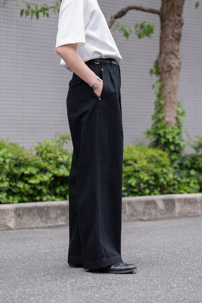 TWO TUCKS BUGGY PANTS