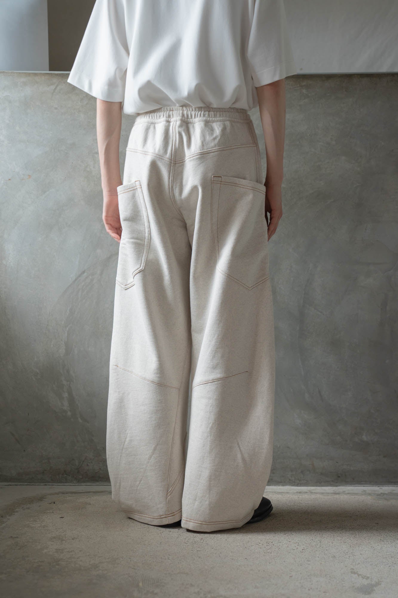 3D cutting sweat pants