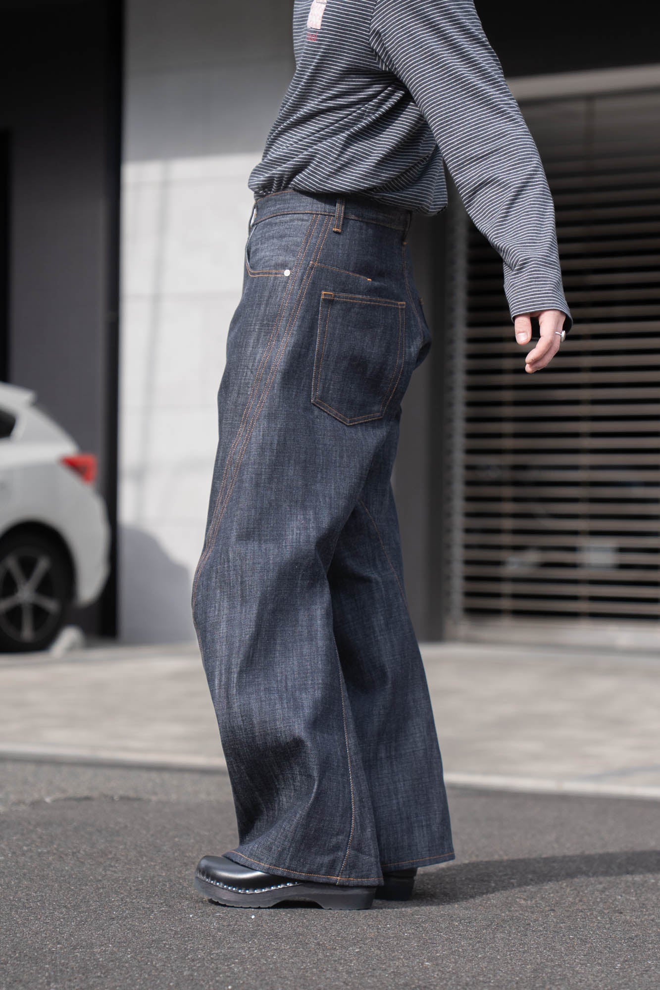 3D TWISTED WIDE LEG JEANS