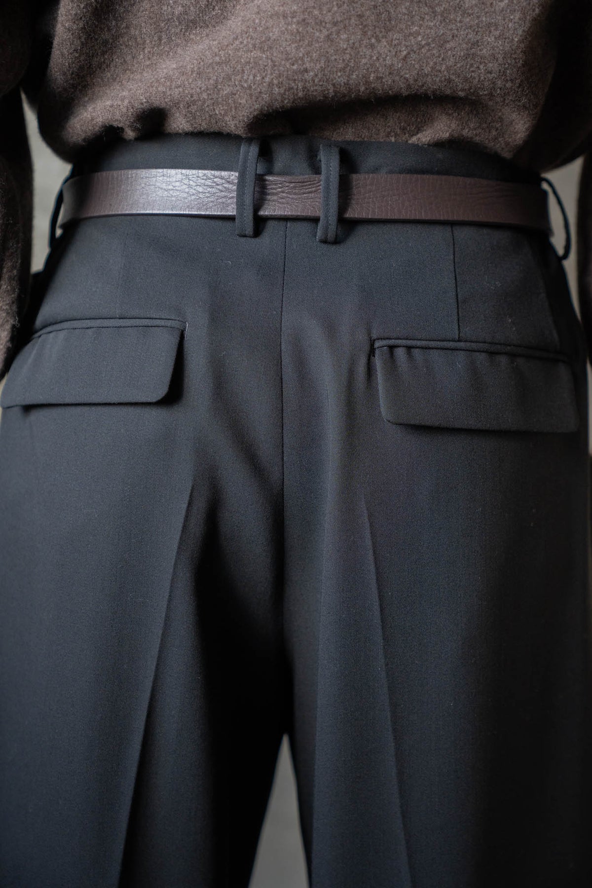 TWO-TUCKS WIDE TROUSERS