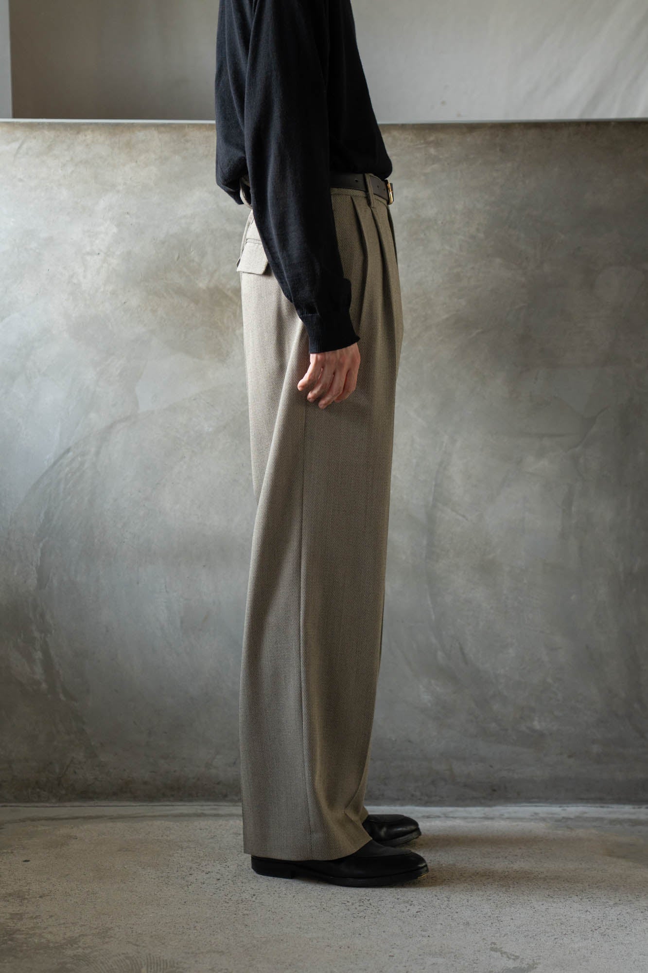 TWO-TUCKS WIDE TROUSERS