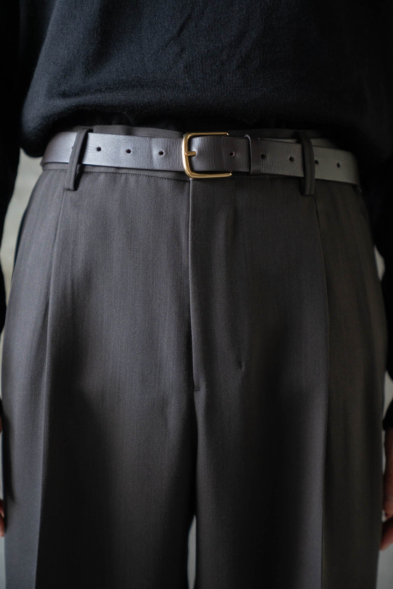 TWO-TUCKS WIDE TROUSERS
