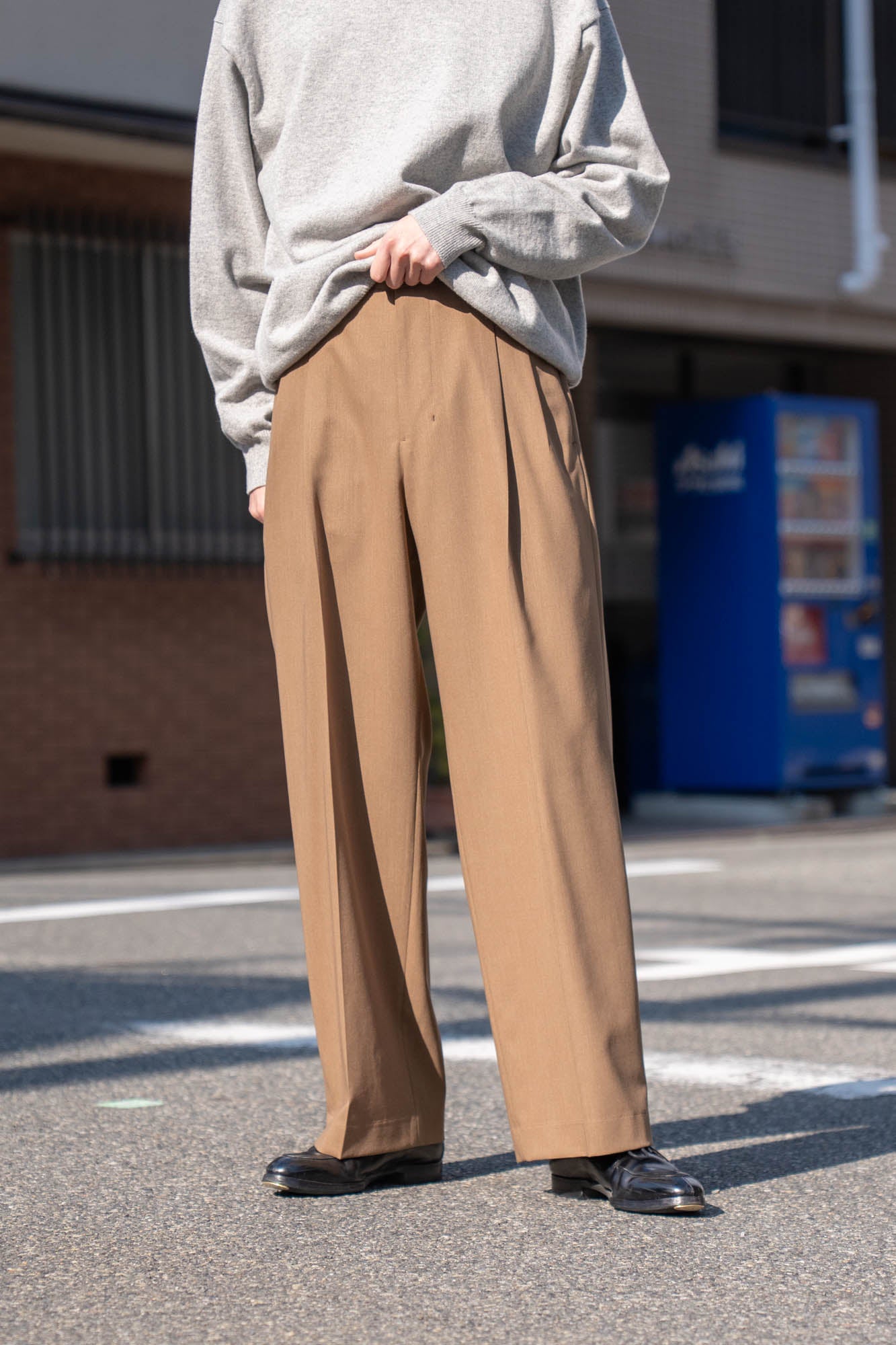 TWO TUCKS WIDE TROUSERS