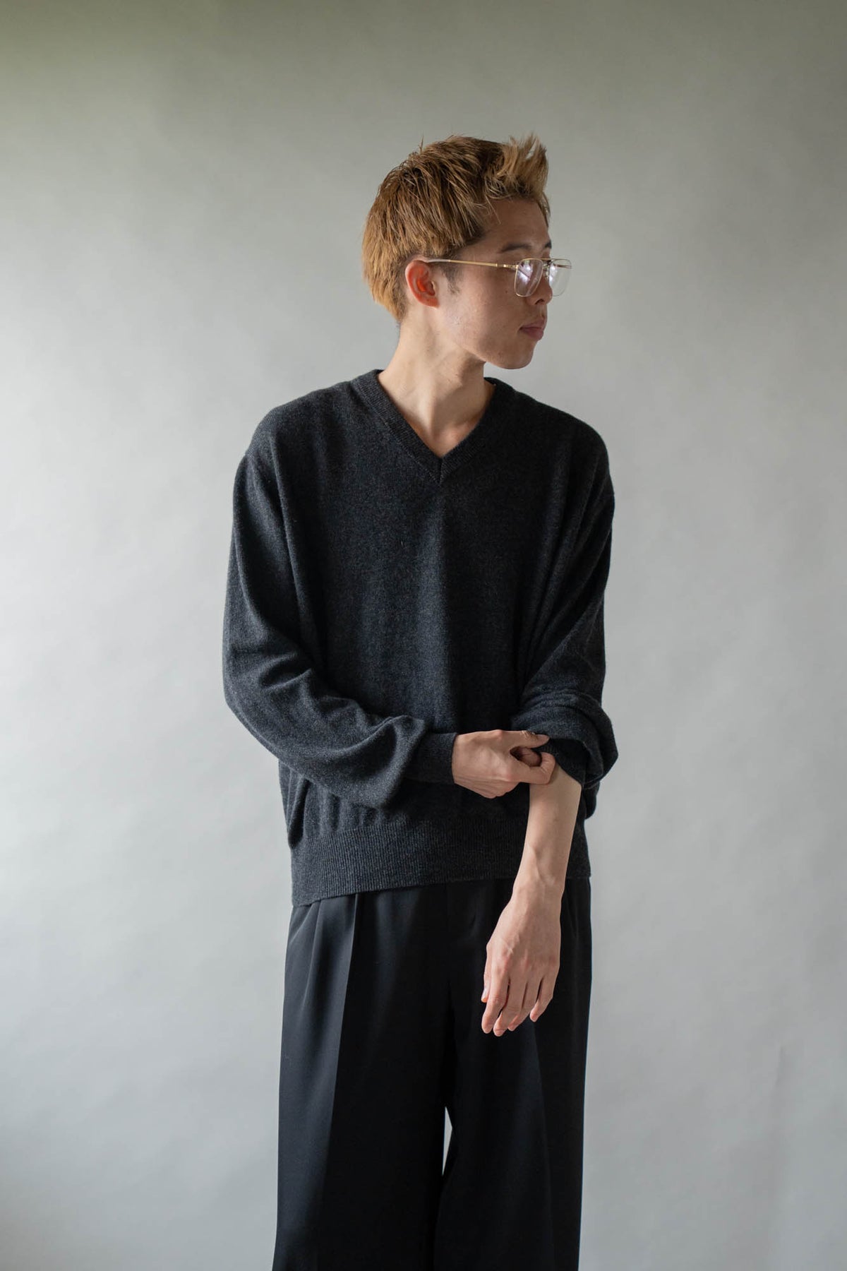 CASHMERE V-NECK KNIT .16