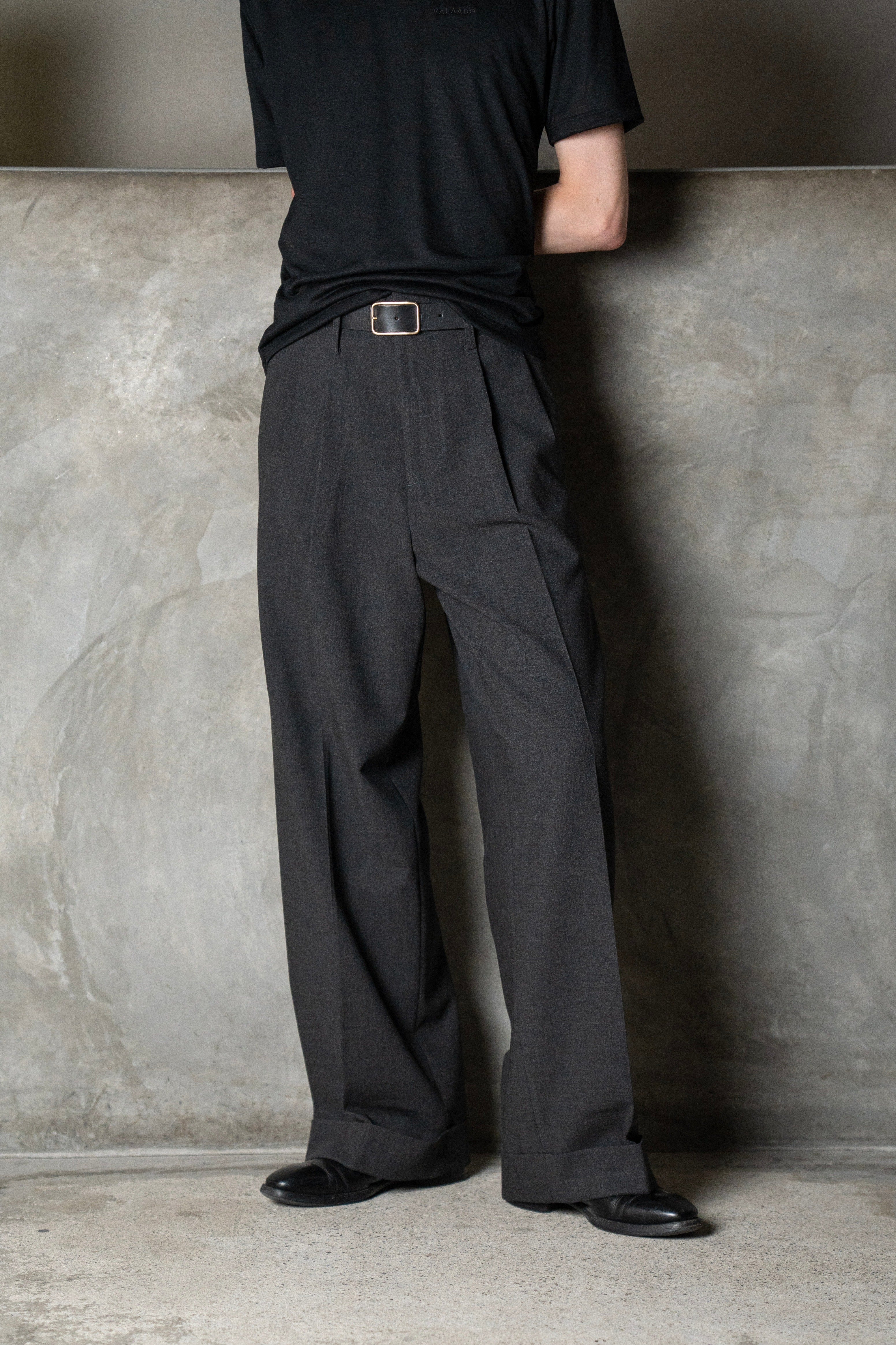 スーツ ANOTHER OFFICE Bonjour 2Tuck Pants BK 01 ANOTHER OFFICE / Bonjour 2Tuck Pants ALMOST BLACK – CASDAY