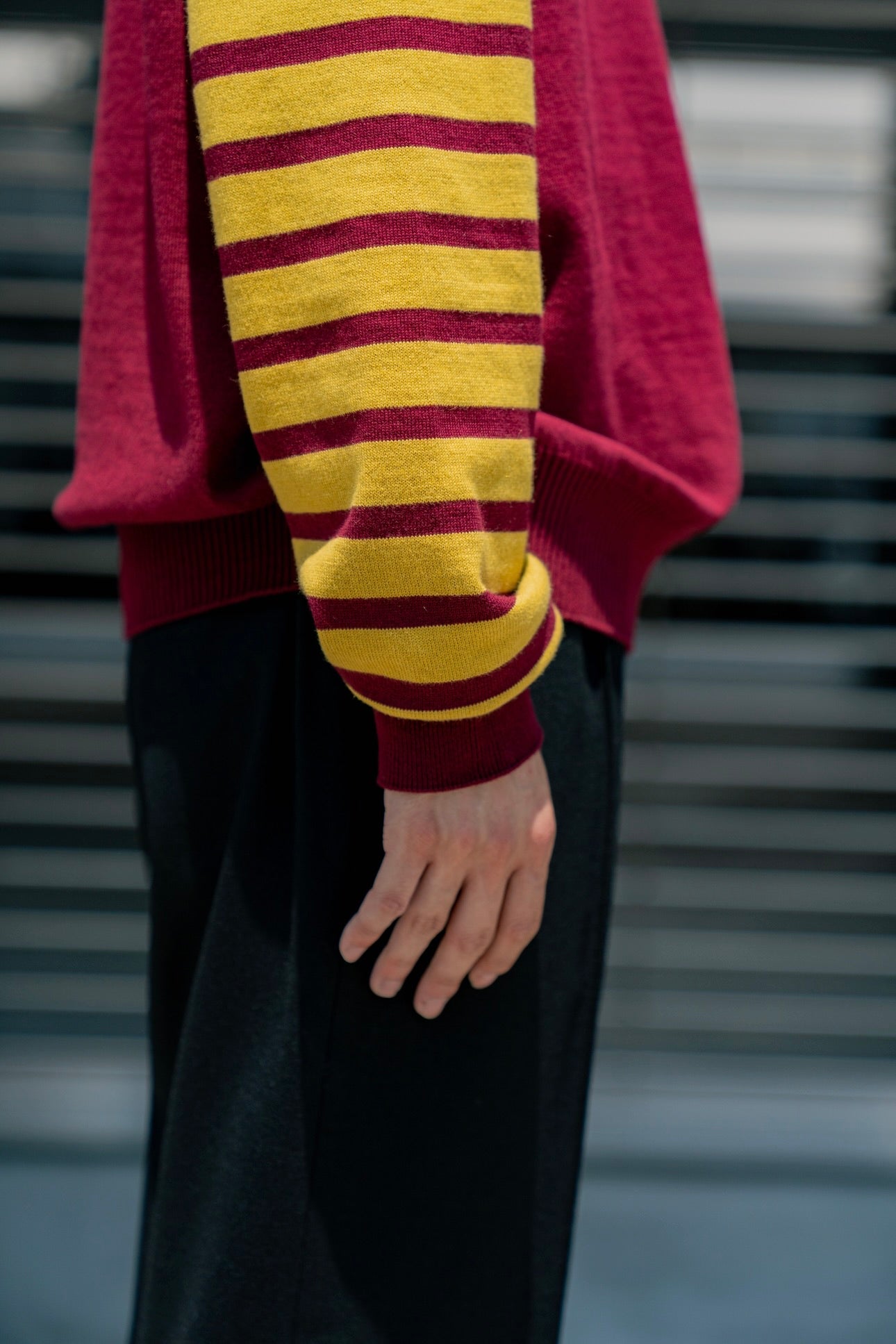 COTTON CASHMERE BORDER SLEEVE SWEATER