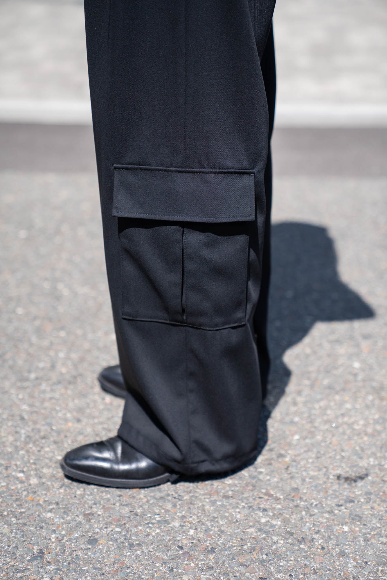 TWO TUCKS WIDE CARGO PANTS
