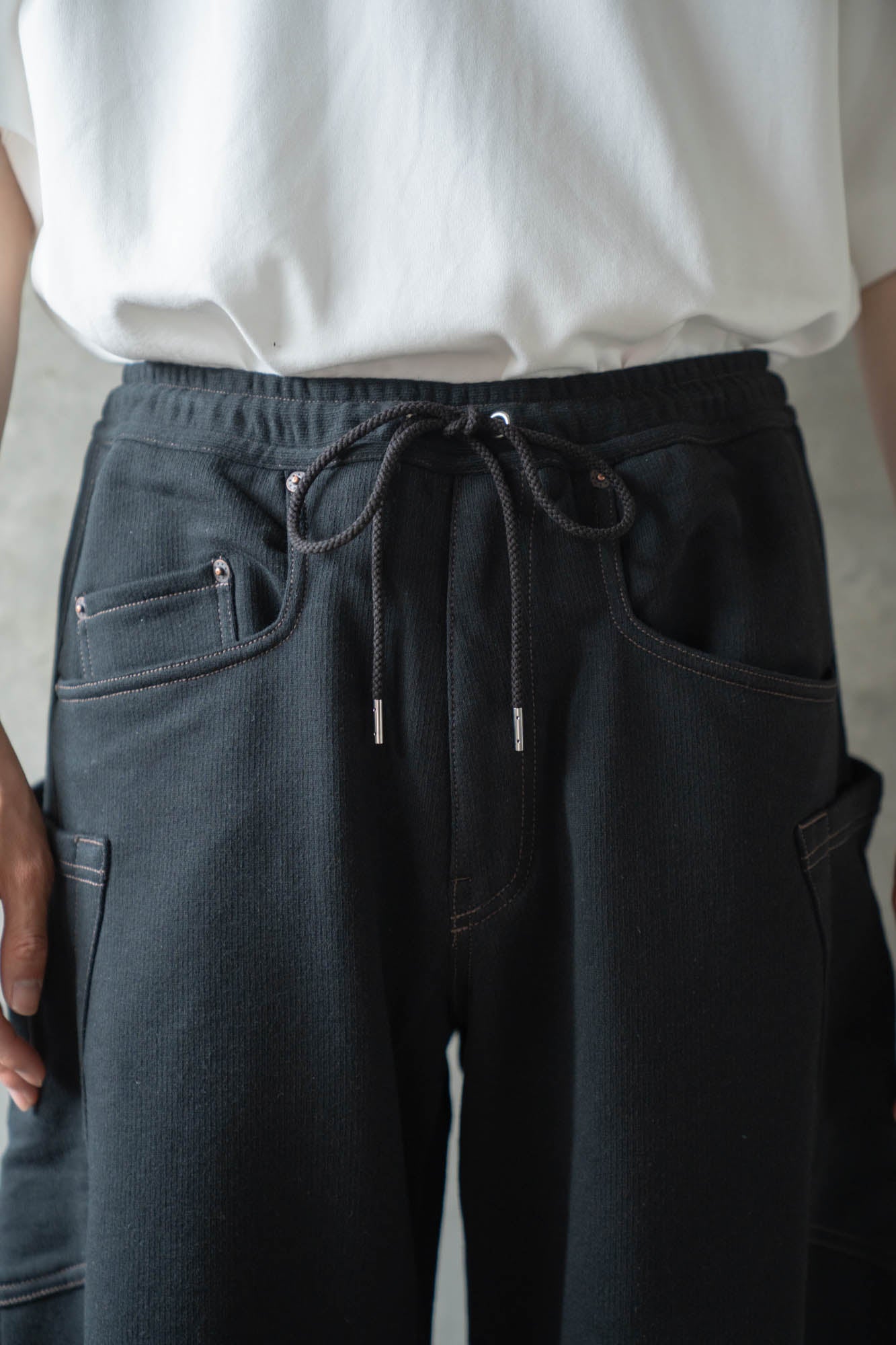 3D cutting sweat pants