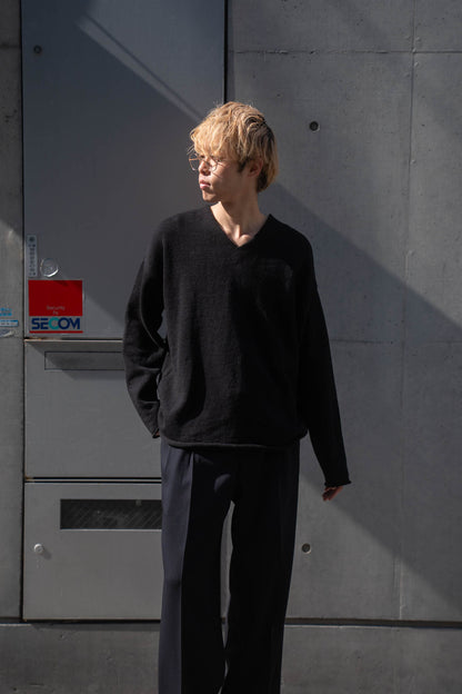 V-NECK SWEATER