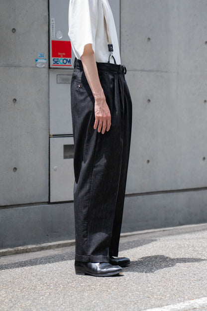 sign別注 Two-tuck trousers with suspenders