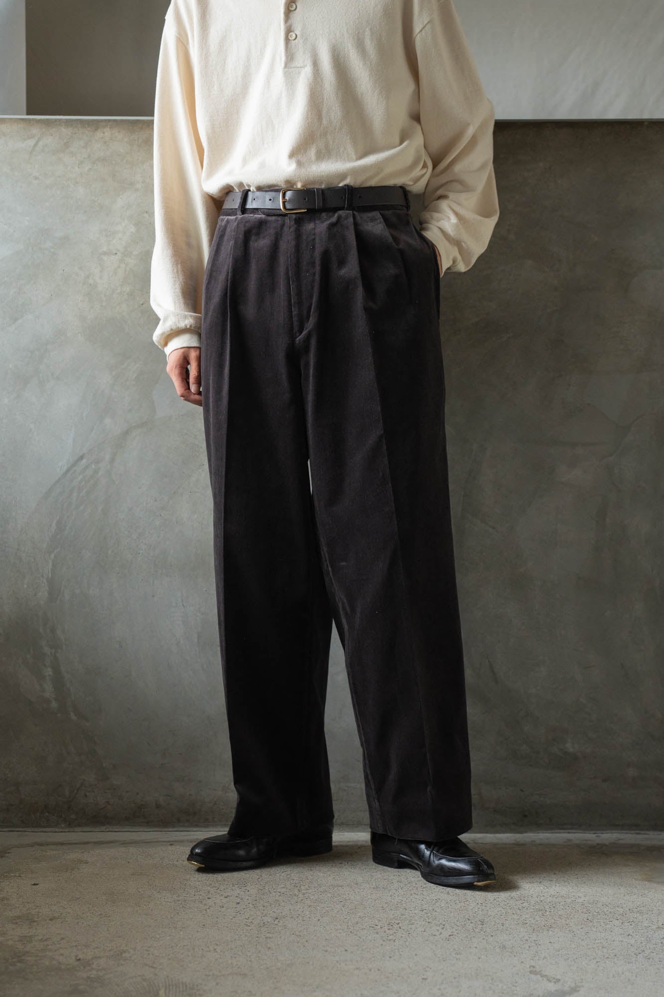 Fade Velvet Two-tuck Slacks