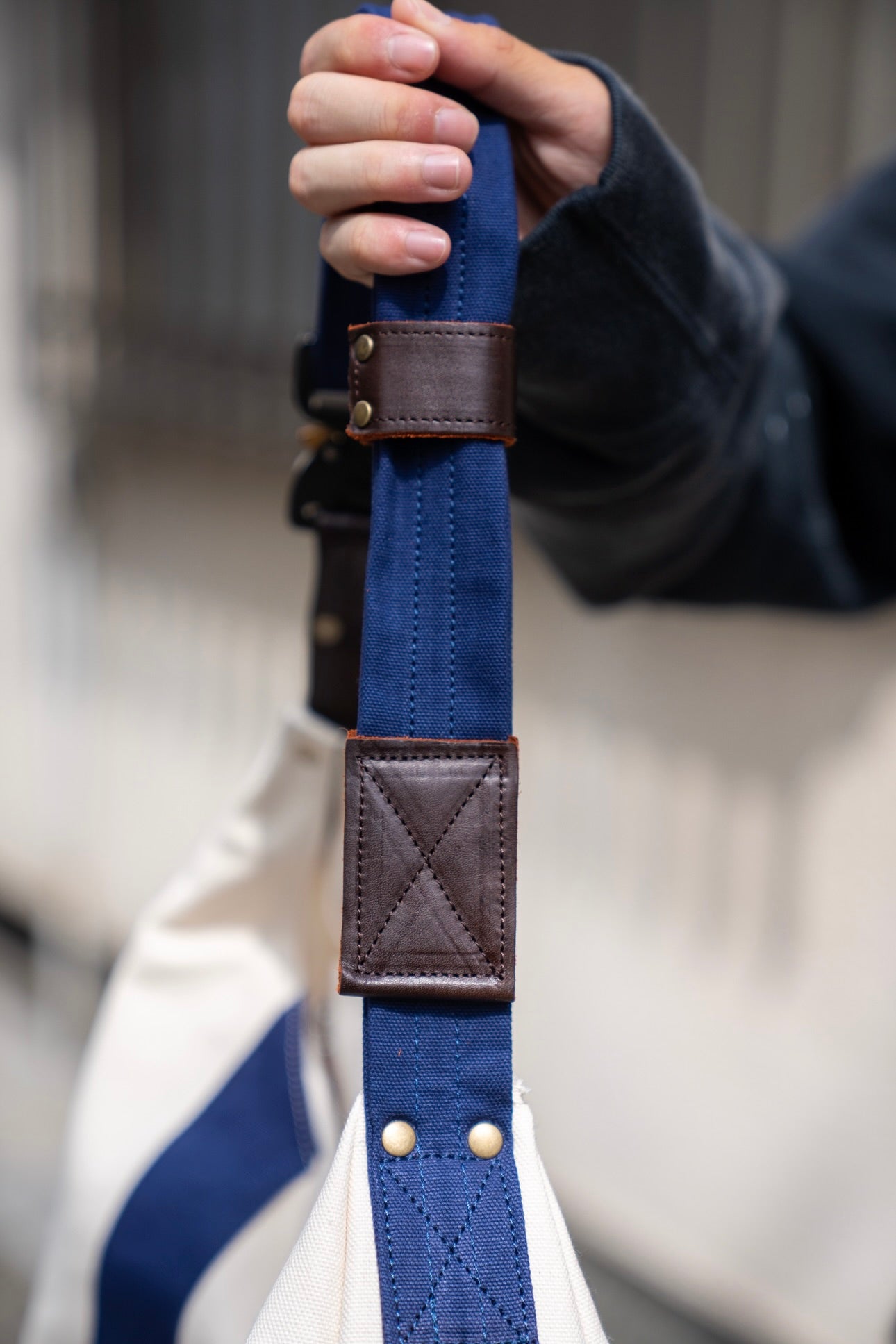 D cutting messenger bag