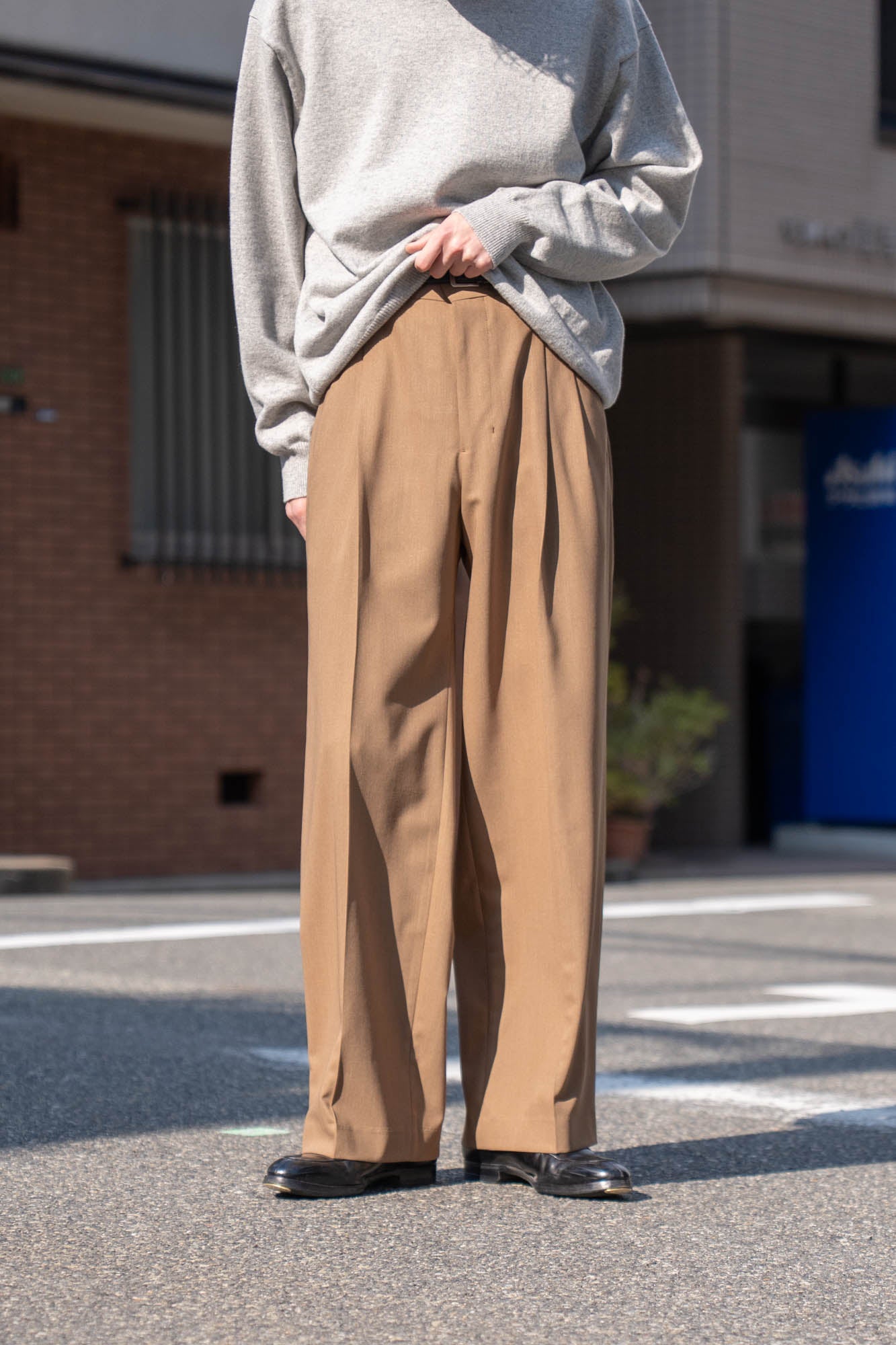 TWO TUCKS WIDE TROUSERS