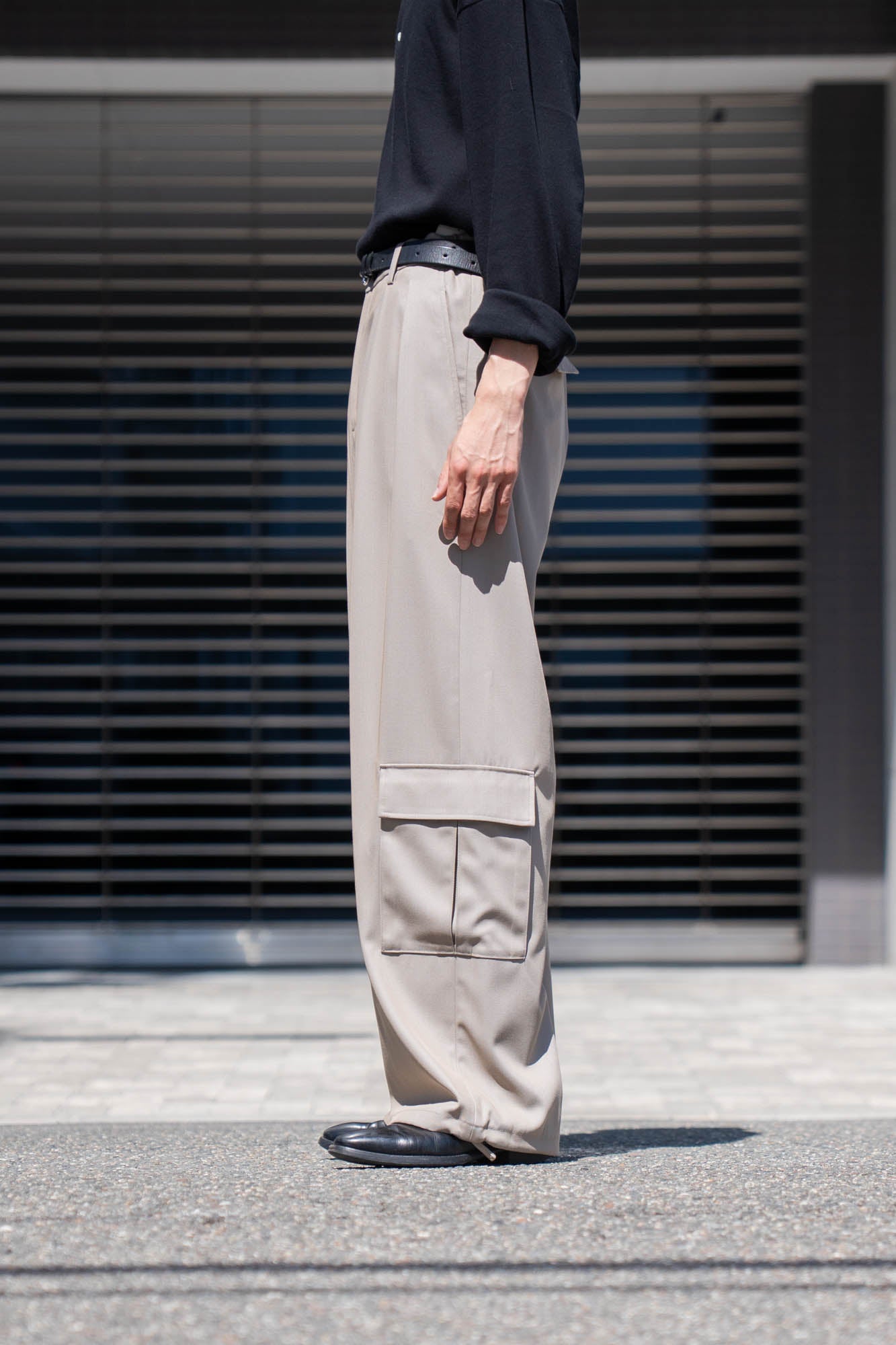 TWO TUCKS WIDE CARGO PANTS