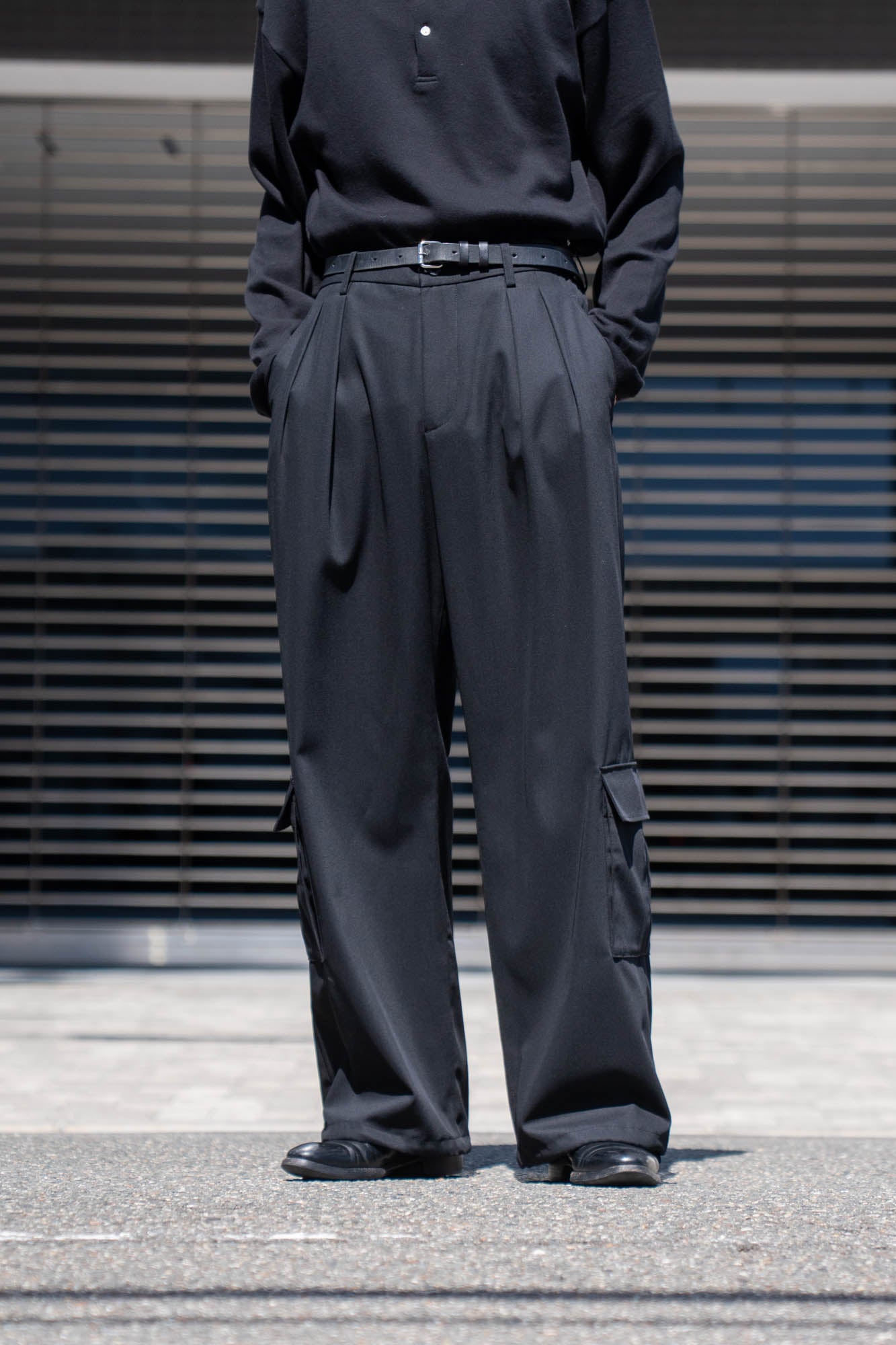 TWO TUCKS WIDE CARGO PANTS – sign | サイン