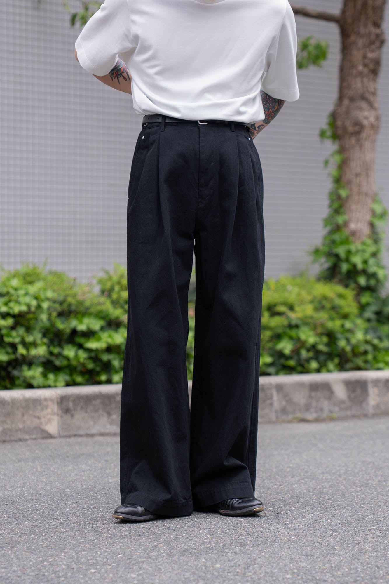 TWO TUCKS BUGGY PANTS