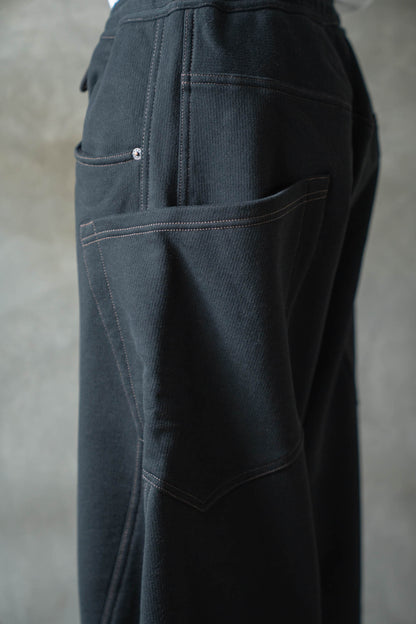 3D cutting sweat pants