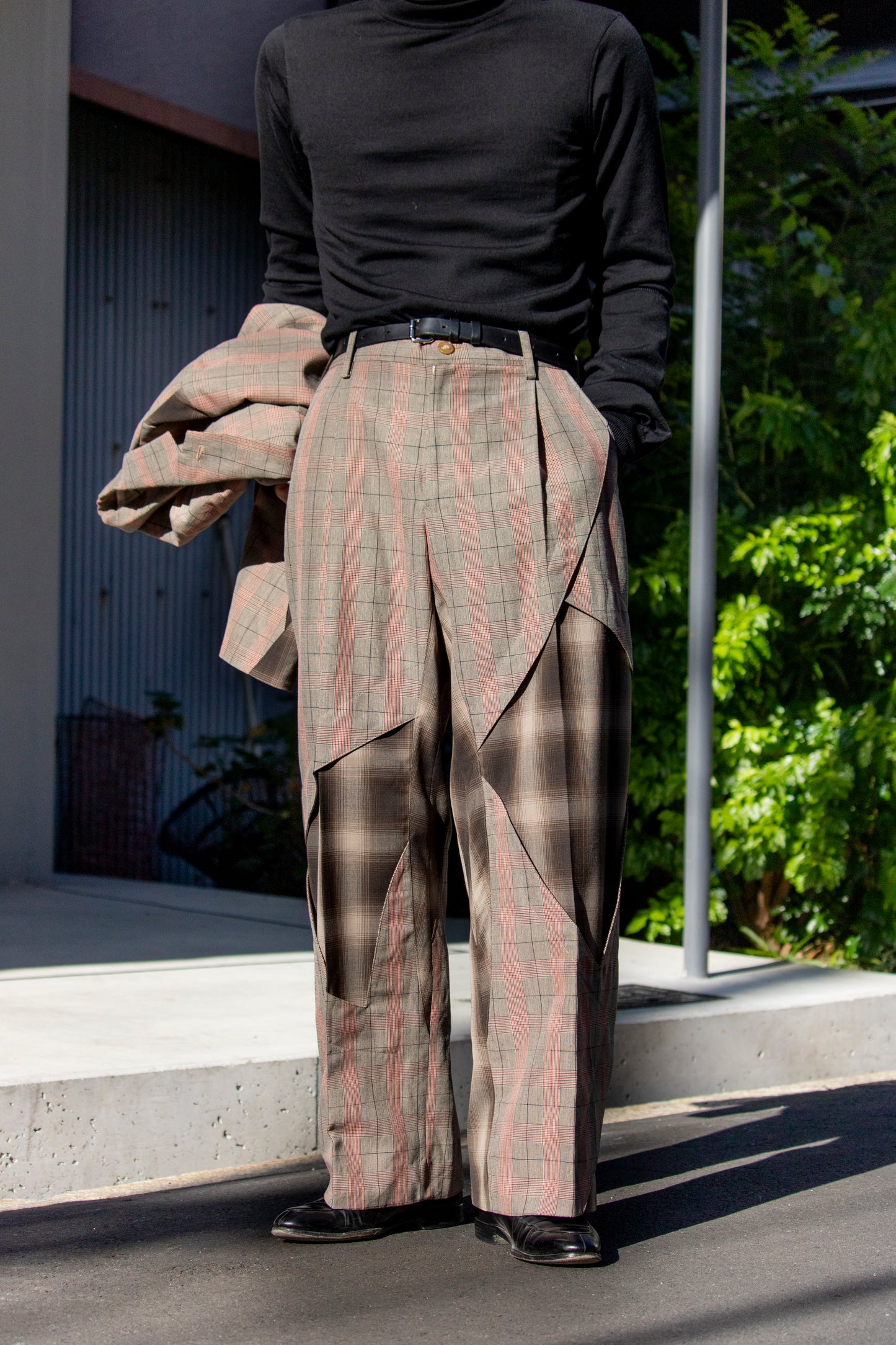 Asymmetry cutout pants