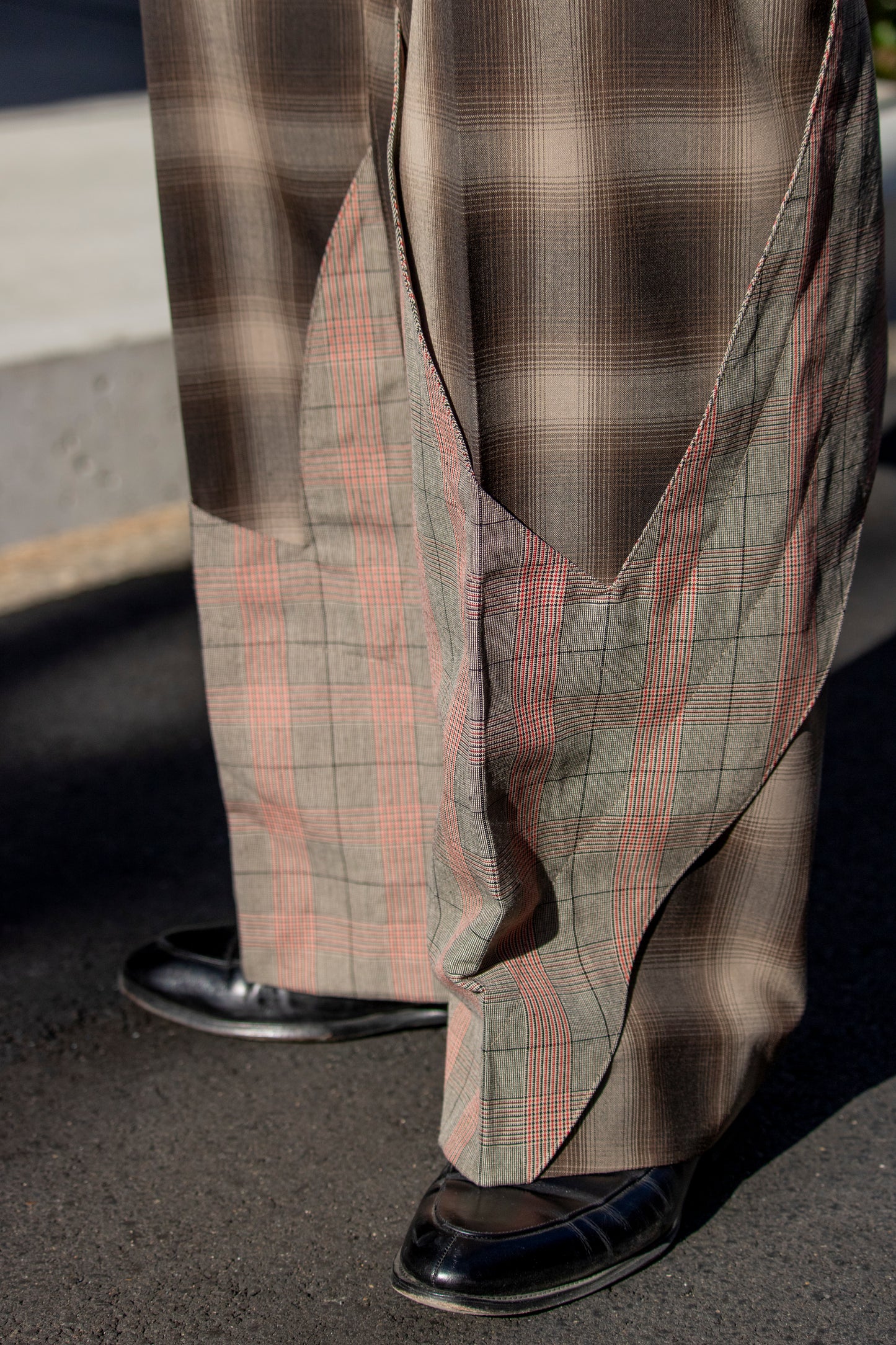 Asymmetry cutout pants